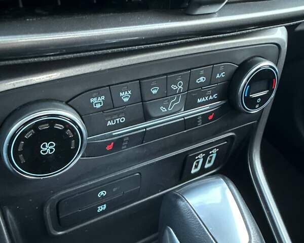 Форд Экоспорт 2019 в Ивано-Франковске на Automoto.ua Красный Форд Экоспорт, объемом двигателя 2 л и пробегом 31 тыс. км за 11995 $, фото 17 на Automoto.ua