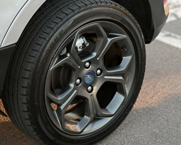 Серый Форд Экоспорт, объемом двигателя 2 л и пробегом 154 тыс. км за 11300 $, фото 8 на Automoto.ua