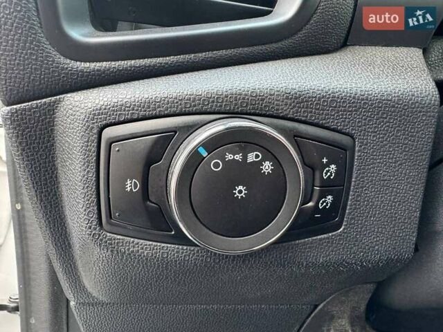 Сірий Форд Екоспорт, об'ємом двигуна 0.99 л та пробігом 84 тис. км за 11990 $, фото 16 на Automoto.ua