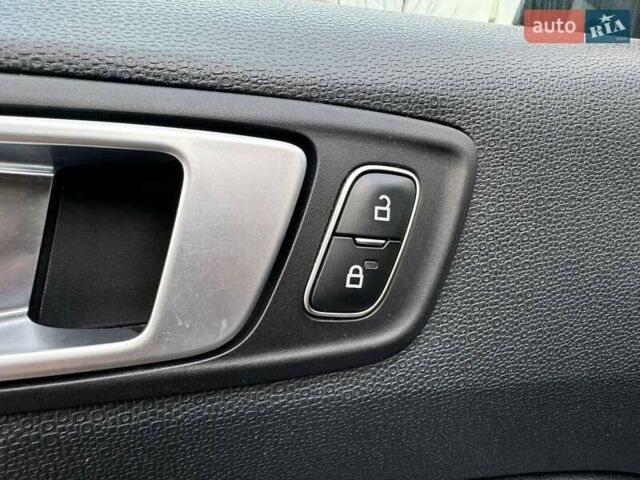 Сірий Форд Екоспорт, об'ємом двигуна 0.99 л та пробігом 84 тис. км за 11990 $, фото 14 на Automoto.ua