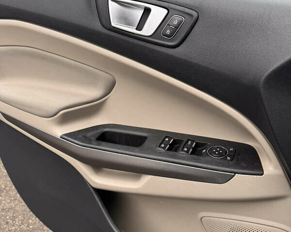 Серый Форд Экоспорт, объемом двигателя 1 л и пробегом 89 тыс. км за 10900 $, фото 7 на Automoto.ua