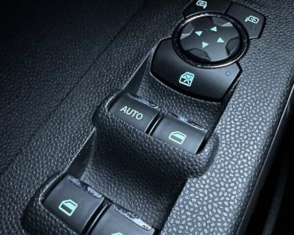 Сірий Форд Екоспорт, об'ємом двигуна 2 л та пробігом 41 тис. км за 15999 $, фото 30 на Automoto.ua