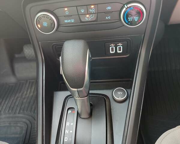 Серый Форд Экоспорт, объемом двигателя 0 л и пробегом 32 тыс. км за 15400 $, фото 5 на Automoto.ua