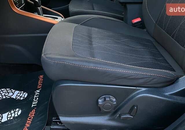 Серый Форд Экоспорт, объемом двигателя 2 л и пробегом 59 тыс. км за 15300 $, фото 15 на Automoto.ua