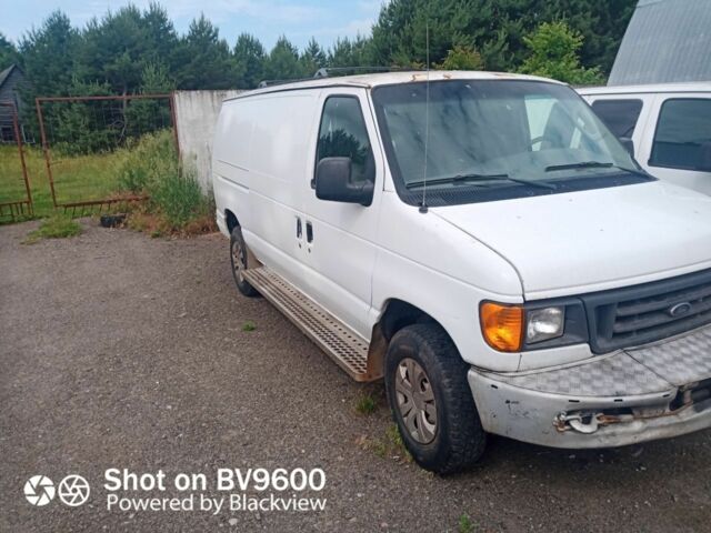 Белый Форд Эколайн, объемом двигателя 5.4 л и пробегом 130 тыс. км за 9000 $, фото 1 на Automoto.ua