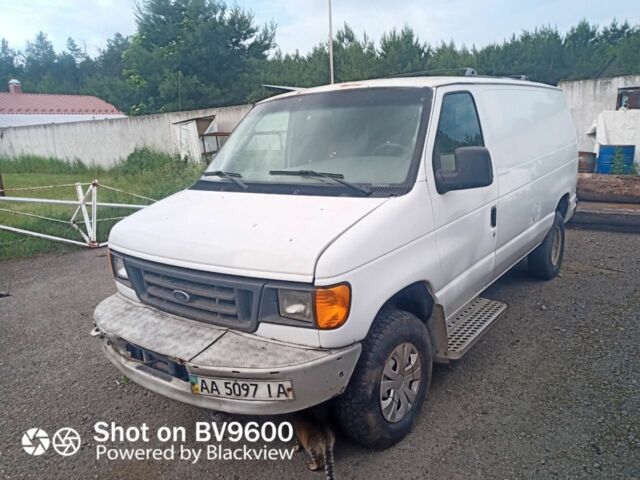 Белый Форд Эколайн, объемом двигателя 5.4 л и пробегом 130 тыс. км за 9000 $, фото 2 на Automoto.ua