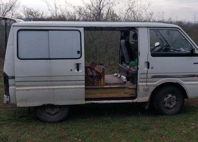 Белый Форд Эконован, объемом двигателя 2 л и пробегом 200 тыс. км за 1000 $, фото 11 на Automoto.ua