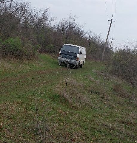 Белый Форд Эконован, объемом двигателя 2 л и пробегом 200 тыс. км за 1000 $, фото 12 на Automoto.ua
