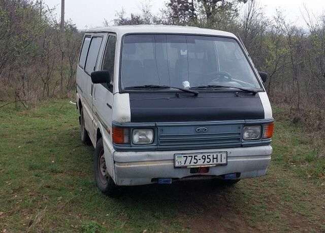 Белый Форд Эконован, объемом двигателя 2 л и пробегом 200 тыс. км за 1000 $, фото 2 на Automoto.ua