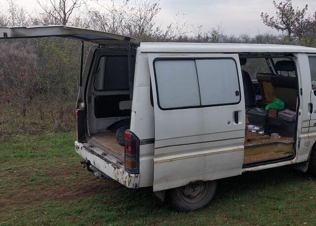 Белый Форд Эконован, объемом двигателя 2 л и пробегом 200 тыс. км за 1000 $, фото 10 на Automoto.ua