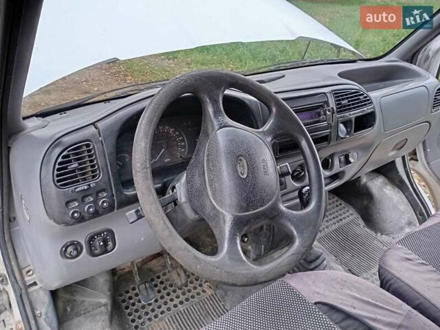 Форд Эконован 1997 в Сторожинце на Automoto.ua Белый Форд Эконован, объемом двигателя 2.5 л и пробегом 200 тыс. км за 2300 $, фото 3 на Automoto.ua