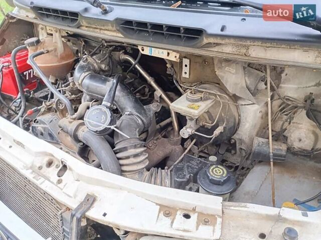 Форд Эконован 1997 в Сторожинце на Automoto.ua Белый Форд Эконован, объемом двигателя 2.5 л и пробегом 200 тыс. км за 2300 $, фото 1 на Automoto.ua