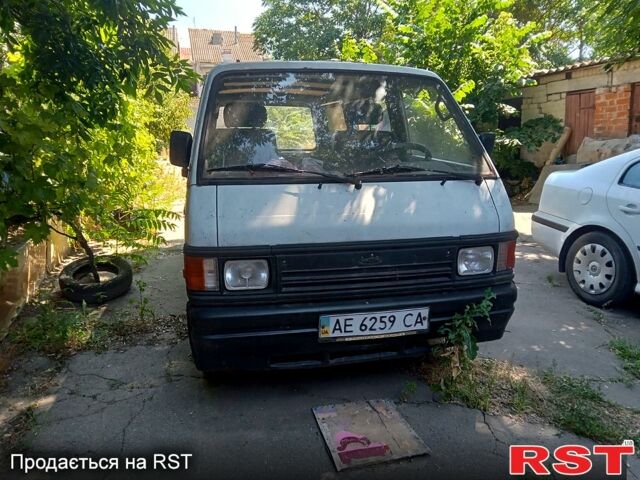Белый Форд Эконован, объемом двигателя 1.6 л и пробегом 120 тыс. км за 1000 $, фото 1 на Automoto.ua