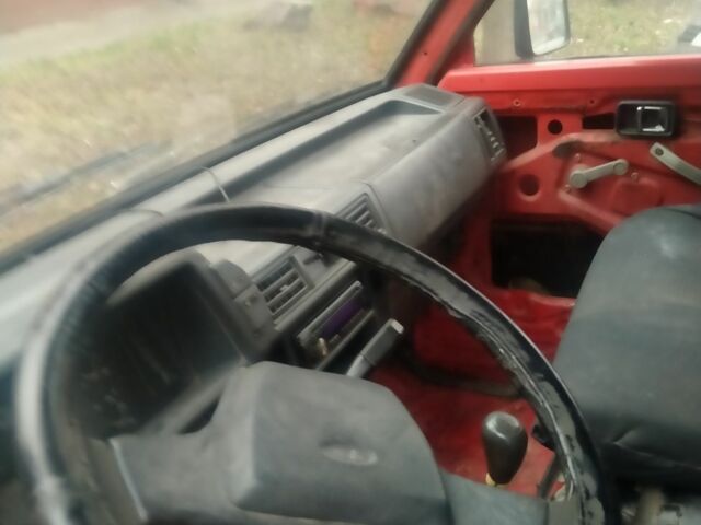 Красный Форд Эконован, объемом двигателя 0 л и пробегом 456 тыс. км за 828 $, фото 4 на Automoto.ua