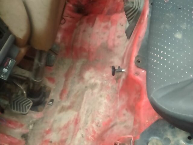 Красный Форд Эконован, объемом двигателя 0 л и пробегом 456 тыс. км за 828 $, фото 5 на Automoto.ua