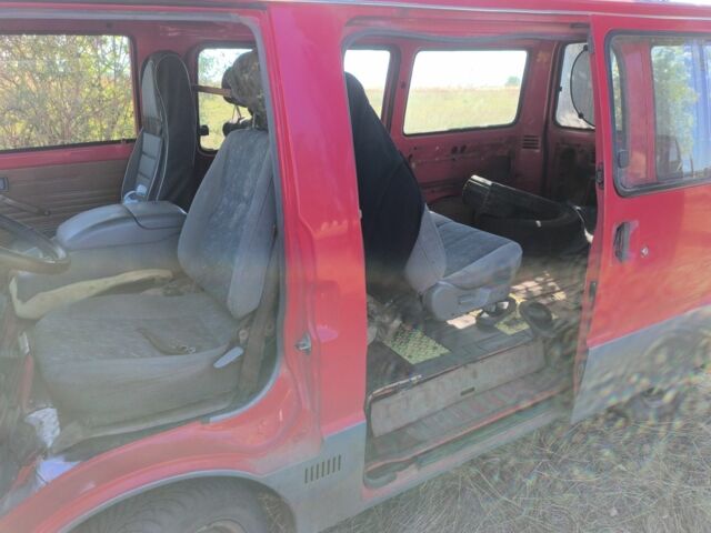 Красный Форд Эконован, объемом двигателя 1.4 л и пробегом 347 тыс. км за 2700 $, фото 4 на Automoto.ua