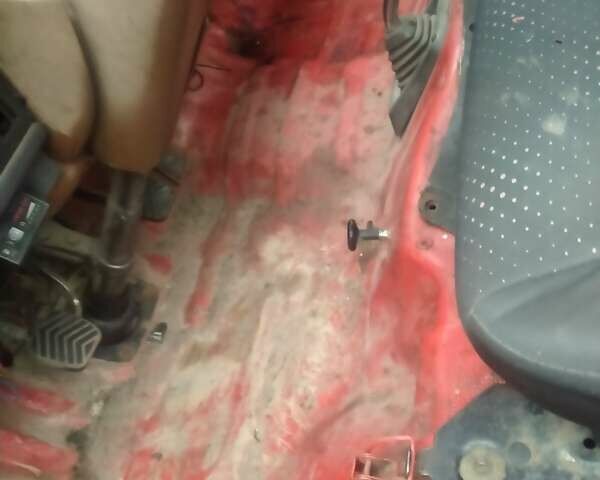 Красный Форд Эконован, объемом двигателя 0 л и пробегом 456 тыс. км за 828 $, фото 4 на Automoto.ua