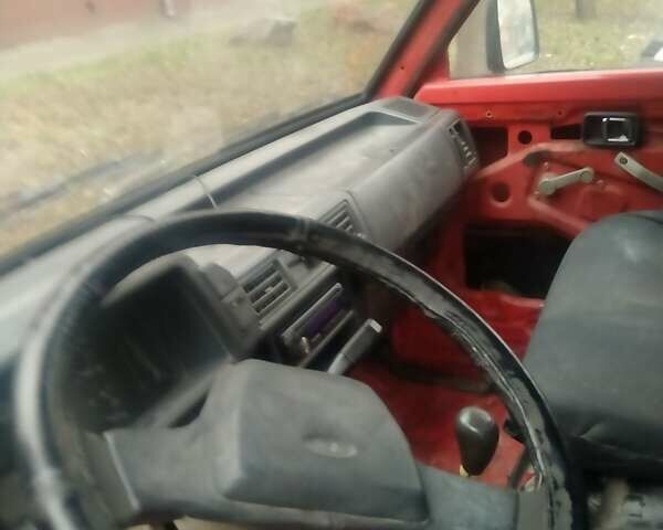 Красный Форд Эконован, объемом двигателя 0 л и пробегом 456 тыс. км за 828 $, фото 3 на Automoto.ua