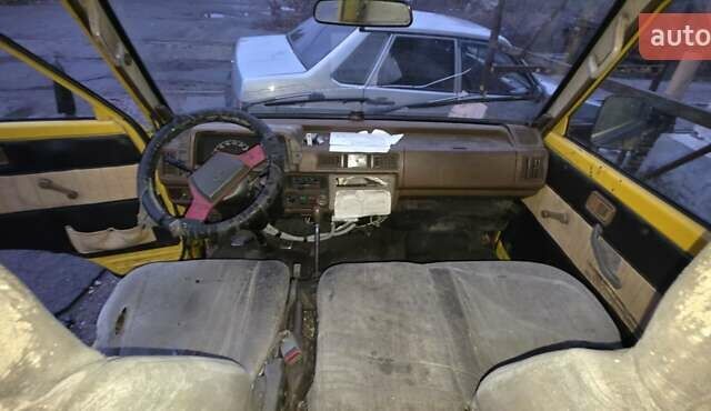 Желтый Форд Эконован, объемом двигателя 1.45 л и пробегом 270 тыс. км за 1400 $, фото 7 на Automoto.ua