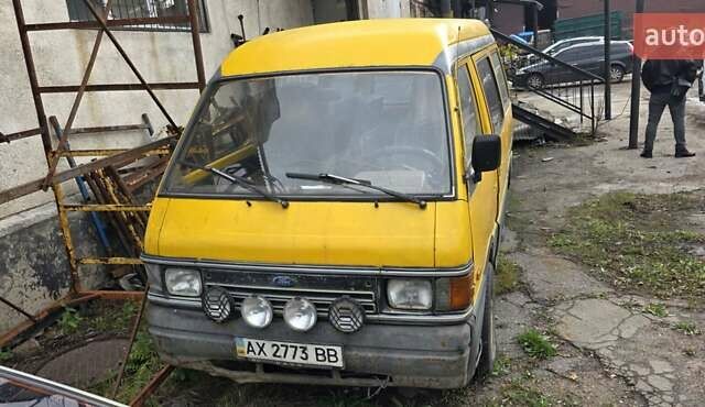Желтый Форд Эконован, объемом двигателя 1.45 л и пробегом 270 тыс. км за 1400 $, фото 3 на Automoto.ua