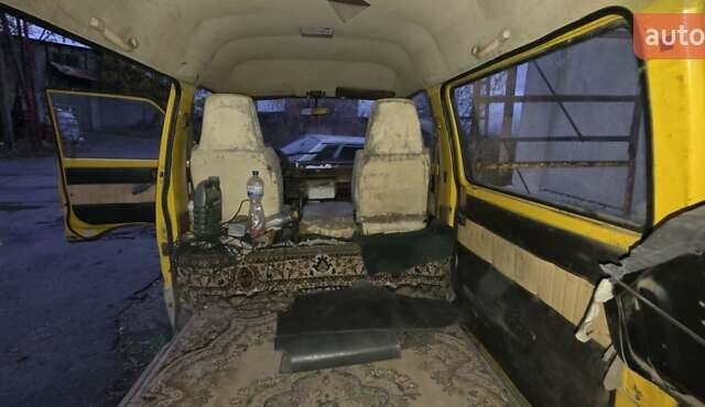 Желтый Форд Эконован, объемом двигателя 1.45 л и пробегом 270 тыс. км за 1400 $, фото 6 на Automoto.ua