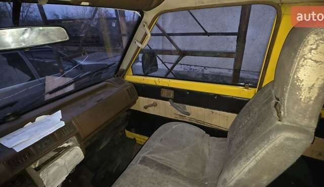 Желтый Форд Эконован, объемом двигателя 1.45 л и пробегом 270 тыс. км за 1400 $, фото 8 на Automoto.ua