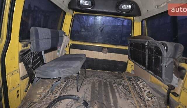 Желтый Форд Эконован, объемом двигателя 1.45 л и пробегом 270 тыс. км за 1400 $, фото 9 на Automoto.ua