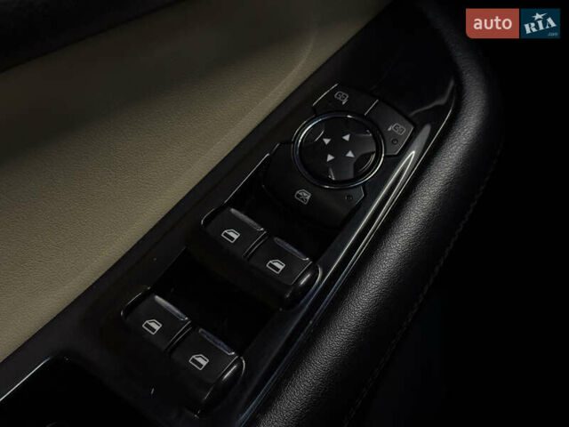 Форд Эдж 2015 в Николаеве на Automoto.ua Белый Форд Эдж, объемом двигателя 3.5 л и пробегом 82 тыс. км за 17499 $, фото 26 на Automoto.ua