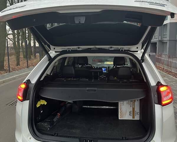 Білий Форд Едж, об'ємом двигуна 2.69 л та пробігом 104 тис. км за 19999 $, фото 7 на Automoto.ua