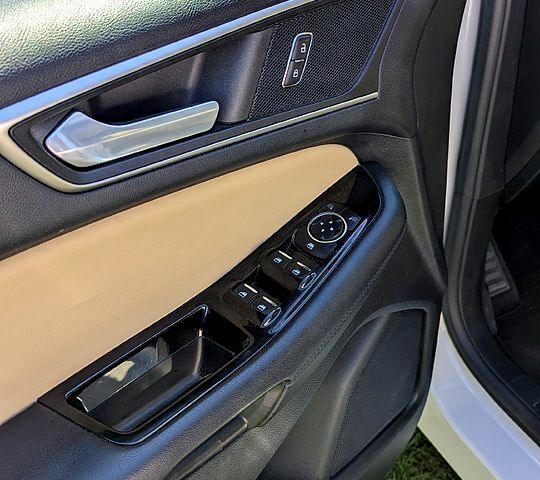 Белый Форд Эдж, объемом двигателя 2 л и пробегом 153 тыс. км за 13500 $, фото 5 на Automoto.ua