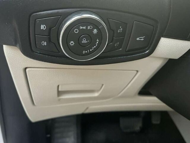 Білий Форд Едж, об'ємом двигуна 0 л та пробігом 135 тис. км за 10700 $, фото 12 на Automoto.ua