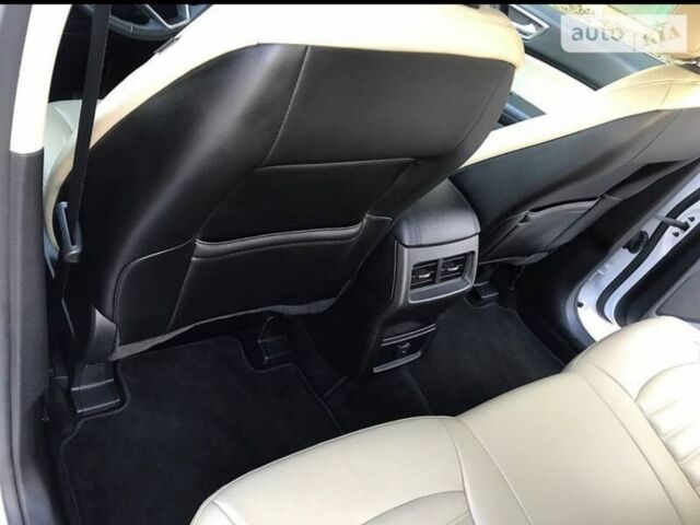 Білий Форд Едж, об'ємом двигуна 2 л та пробігом 50 тис. км за 13500 $, фото 1 на Automoto.ua