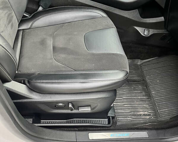 Білий Форд Едж, об'ємом двигуна 2.7 л та пробігом 207 тис. км за 16800 $, фото 41 на Automoto.ua