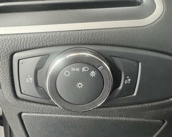 Білий Форд Едж, об'ємом двигуна 2 л та пробігом 81 тис. км за 14700 $, фото 11 на Automoto.ua