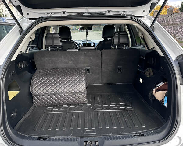 Белый Форд Эдж, объемом двигателя 2 л и пробегом 163 тыс. км за 17800 $, фото 8 на Automoto.ua