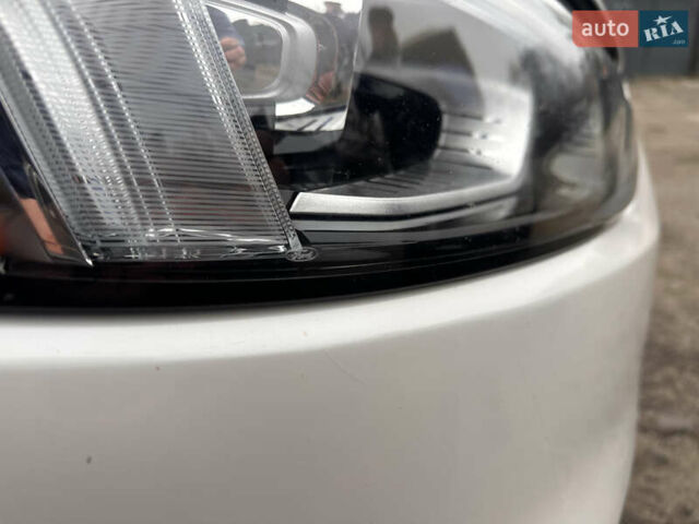 Білий Форд Едж, об'ємом двигуна 2 л та пробігом 80 тис. км за 17700 $, фото 34 на Automoto.ua