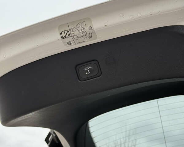 Білий Форд Едж, об'ємом двигуна 2 л та пробігом 88 тис. км за 20500 $, фото 12 на Automoto.ua