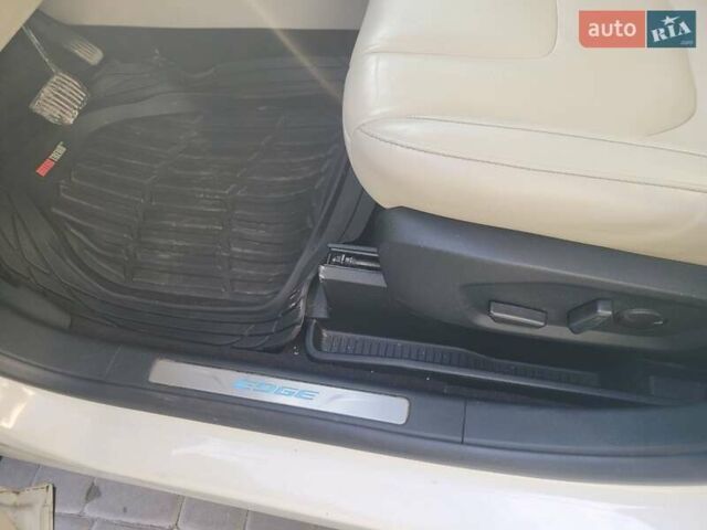 Белый Форд Эдж, объемом двигателя 2 л и пробегом 155 тыс. км за 21700 $, фото 2 на Automoto.ua