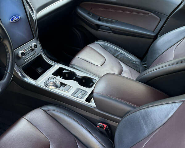 Білий Форд Едж, об'ємом двигуна 2 л та пробігом 77 тис. км за 23000 $, фото 5 на Automoto.ua