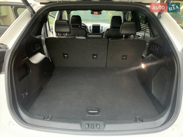 Білий Форд Едж, об'ємом двигуна 2 л та пробігом 73 тис. км за 18999 $, фото 11 на Automoto.ua