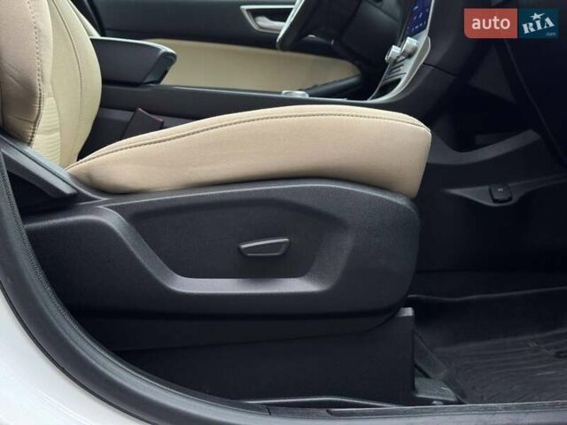 Білий Форд Едж, об'ємом двигуна 2 л та пробігом 117 тис. км за 19799 $, фото 57 на Automoto.ua