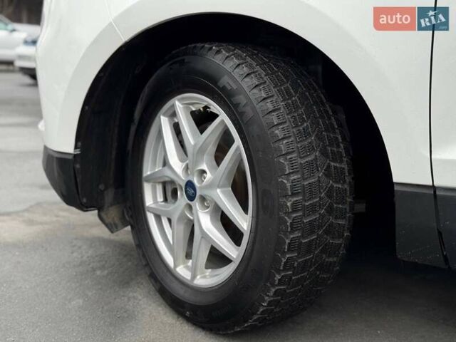 Білий Форд Едж, об'ємом двигуна 2 л та пробігом 117 тис. км за 19799 $, фото 2 на Automoto.ua