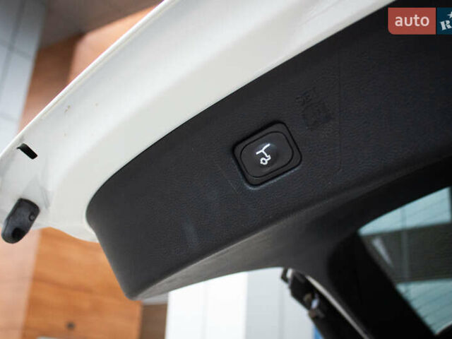 Білий Форд Едж, об'ємом двигуна 2 л та пробігом 39 тис. км за 24200 $, фото 23 на Automoto.ua