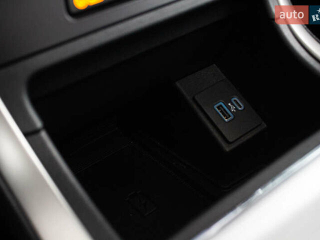 Білий Форд Едж, об'ємом двигуна 2 л та пробігом 39 тис. км за 24200 $, фото 39 на Automoto.ua