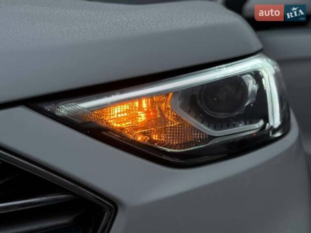 Білий Форд Едж, об'ємом двигуна 2 л та пробігом 117 тис. км за 19799 $, фото 62 на Automoto.ua