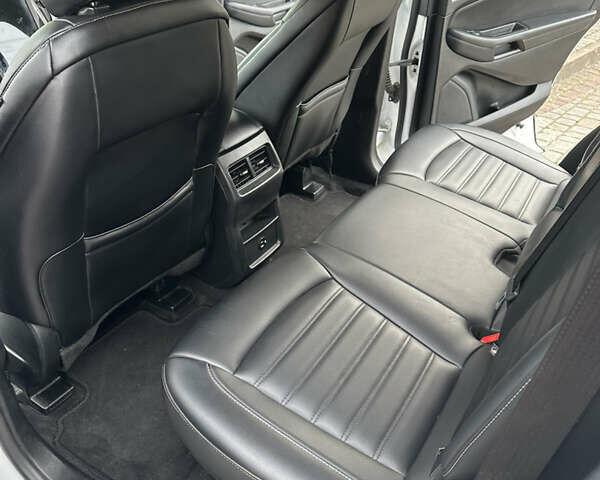 Белый Форд Эдж, объемом двигателя 2 л и пробегом 100 тыс. км за 20999 $, фото 4 на Automoto.ua