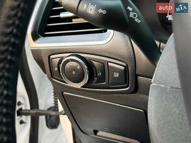 Білий Форд Едж, об'ємом двигуна 2 л та пробігом 35 тис. км за 21700 $, фото 35 на Automoto.ua