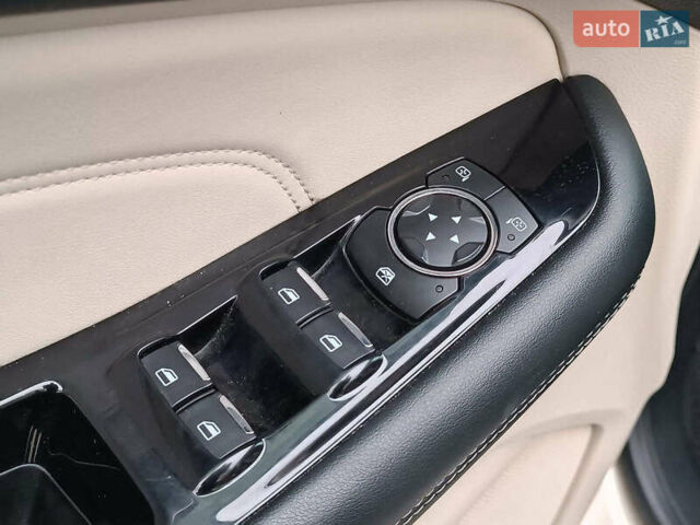 Бежевый Форд Эдж, объемом двигателя 2 л и пробегом 146 тыс. км за 19690 $, фото 20 на Automoto.ua