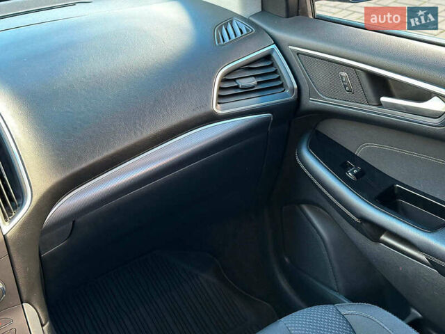 Чорний Форд Едж, об'ємом двигуна 2 л та пробігом 131 тис. км за 20480 $, фото 21 на Automoto.ua