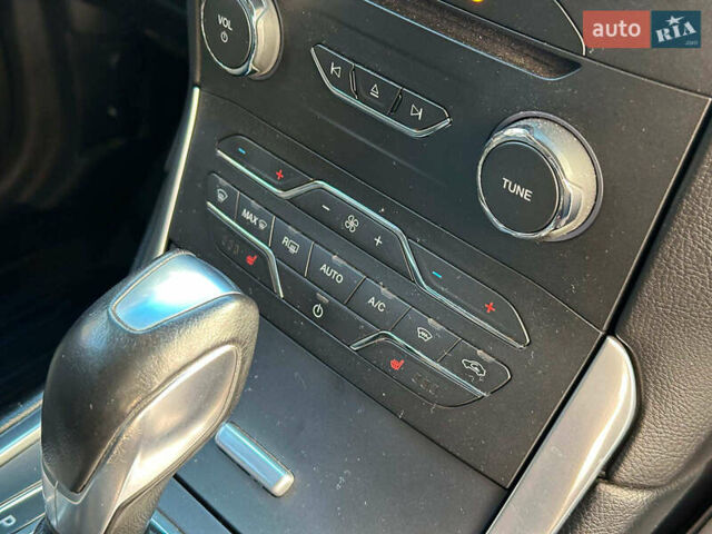 Чорний Форд Едж, об'ємом двигуна 2 л та пробігом 131 тис. км за 20480 $, фото 26 на Automoto.ua